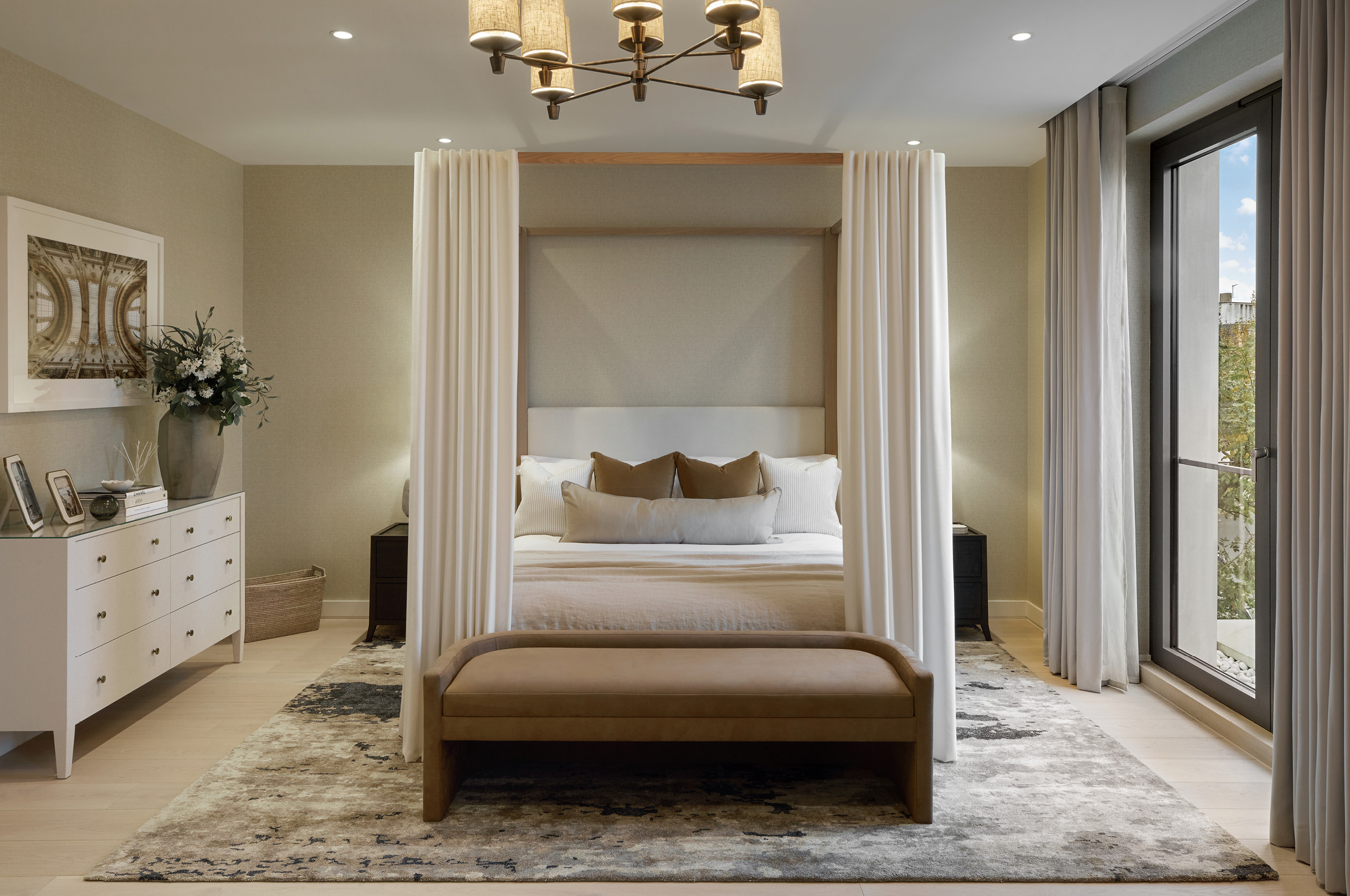 80 Holland Park - Laura Hammett