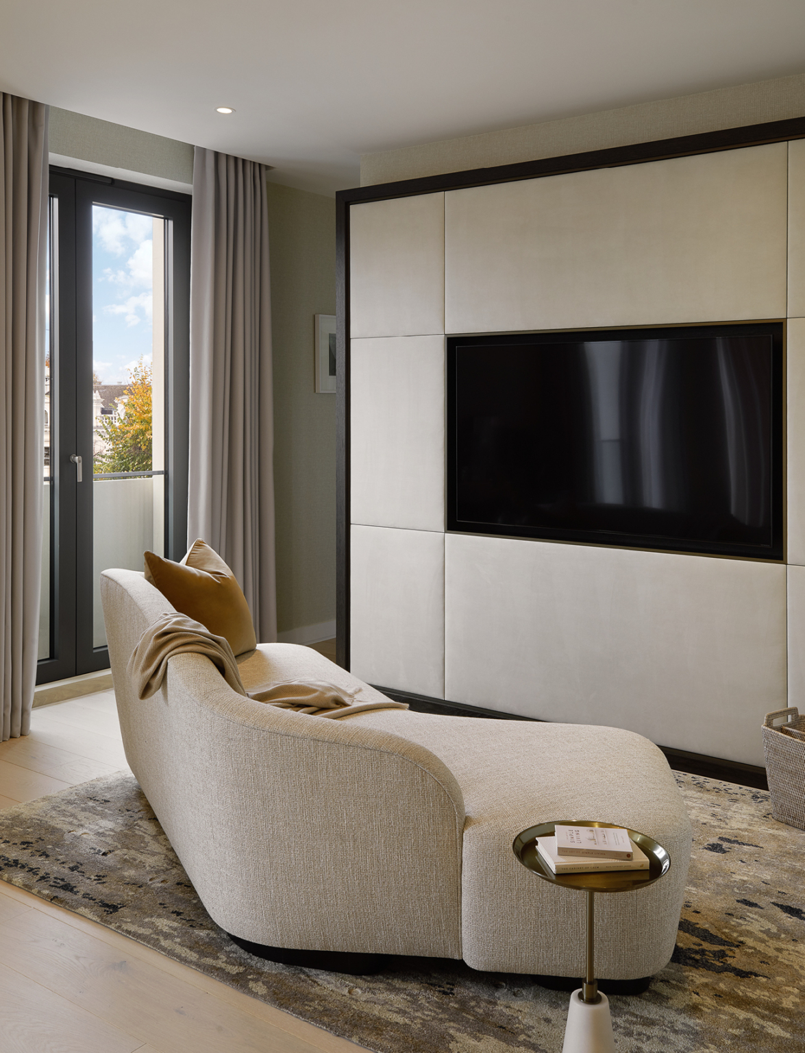 80 Holland Park - Laura Hammett